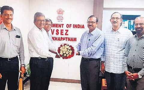 APCCIF delegation, led by its ex-president G Sambasiva Rao, greeting zonal commissioner of VSEZ ARM Reddy in Visakhapatnam on Monday (Photo |EPS)