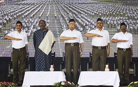 Mohan Bhagwat along with HCL founder and chairman Shiv Nadar during Vijayadashami Utsav 2019 at RSS headquarter in Nagpur of Maharashtra Tuesday. (Photo | PTI)