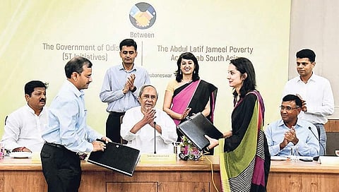 MoU being signed between Odisha Government and J-PAL in presence of Chief Minister Naveen Patnaik in Bhubaneswar on Thursday | Express