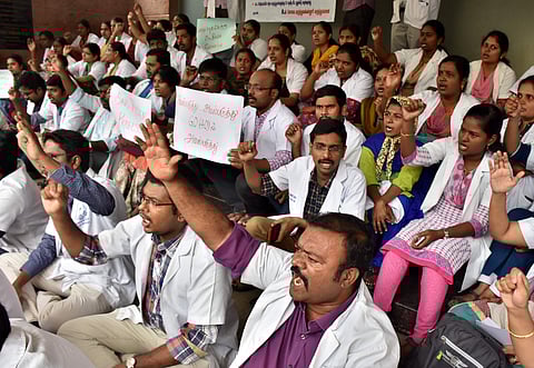 Postgraduate medical students and Government doctors of Coimbatore Medical College and Hospital protesting for various demands on 31 October 2019. (Photo | U Rakesh Kumar, EPS)