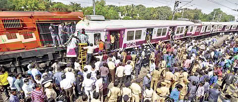 Crowds gather as rescue efforts take place at Kacheguda railway station after collision between MMTS train and Hundry Express on Monday| RVK Rao