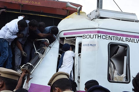A lady doctor treating the MMTS pilot with oxygen and saline to save his life when MMTS and Hundri express hit each toher when they run on same track at Kachiguda railway station in which 13 were injured on Monday. | (Photo | RVK Rao/EPS)