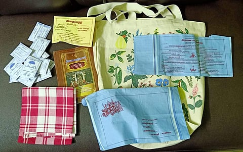 The return gift was also environment-friendly, a cloth bag, two seed balls and a cotton towel.