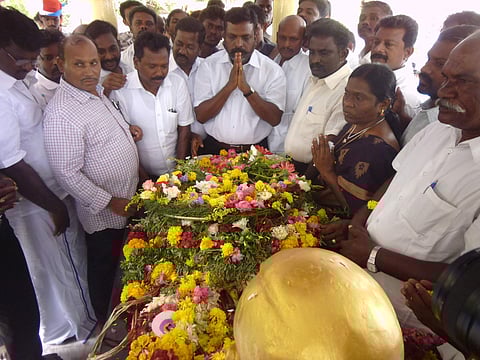 VCK chief Thol Thirumavalavan paying tribute at the Viduthalaikalam memorial in Melavalavu village near Melur in Madurai district (File photo| Express)