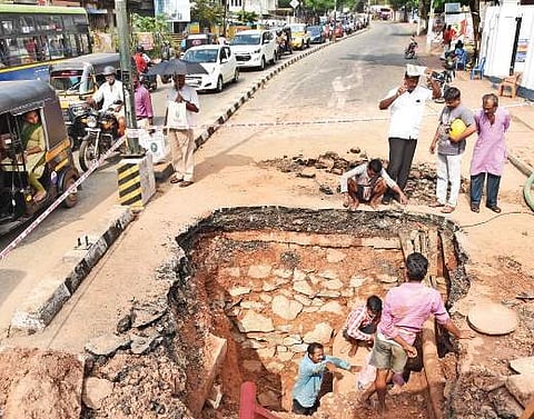 Workers repairing the pipeline which burst at Ambalamukku on Tuesday morning| B P Deepu