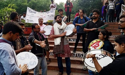 JNU Student Union protest outside the admin building as Executive Council meeting underway in side in V-C office at the JNU campus in New Delhi on Wednesday. | (Photo | Shekhar Yadav/EPS)