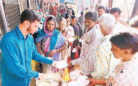 Mohammed Sujathullah serving food to people outside Niloufer Hospital in Hyderabad