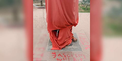 Statue of Swami Vivekananda on the JNU campus. (Photo | Twitter/@Mayank82340257)
