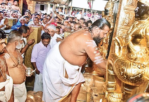 Outgoing Sabarimala melsanthi Vasudevan Nampoothiri opening the sreekovil in the presence of thantri Mahesh Mohanaru | Shaji Vettipuram