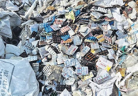 Tablets and syrups with unbroken seals, some tablets like Paracetamol 650, Speedex, Thioford and Feron were found to be dumped in the ground| Express