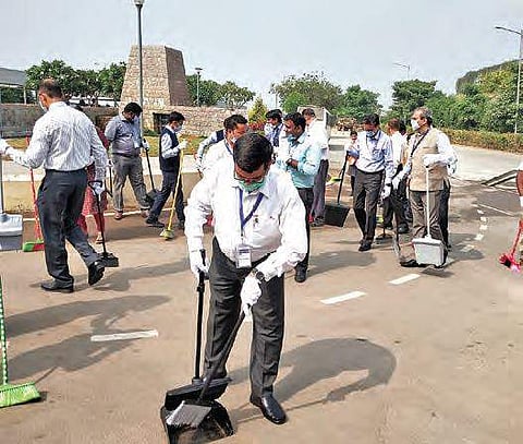 Officials at RGIA take part in the campaign