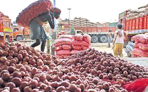 File picture of Koyambedu onion market
