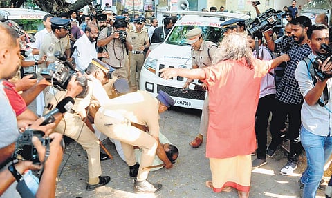 Members of Ayyappa Bhakta Samithi along with workers of BJP and VHP protesting against the activists on the premises of City Police Commissionerate in Kochi on Tuesday (Photo | A Sanesh, EPS)