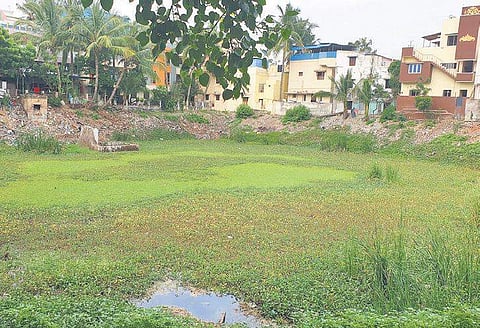 Before : The Corporation razed the encroaching buildings,