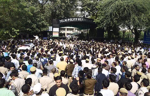 Police personnel gather outside the police headquarters to protest the assault on policemen following clashes with lawyers at Tis Hazari court last week in New Delhi on Tuesday Nov. 5 2019. | (Photo | Parveen Negi/EPS)