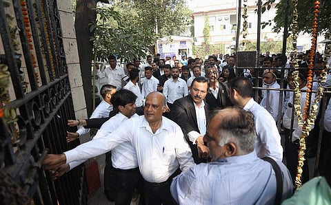 Advocates from the Delhi High Court and all district courts stage a protest inside the Patiala Court. (Photo | Arun Kumar, EPS)