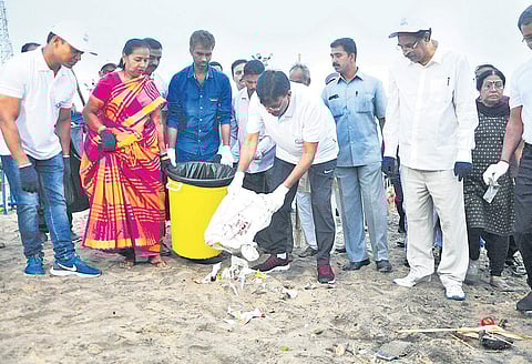 Union Minister of State for shipping Mansukh Mandaviya along with foreign delegates of BIMSTEC participating in a clean-up drive at RK Beach, Vizag, on Friday. (Photo I EPS, G satyanarayana)