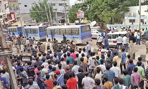 Accused being taken to jail with full security.
