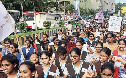 Students of SRR & CVR Govt College take out a rally in Vijayawada on Saturday, demanding justice to the family of the Hyderabad-based veterinary doctor who was raped and murdered | Prasant Madugula