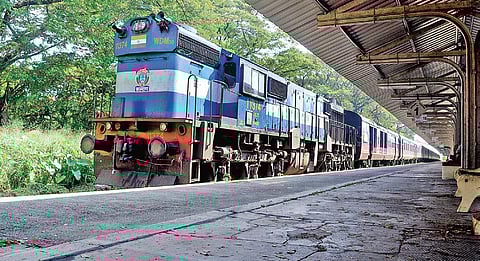 Deccan Odyssey arriving at Cochin Harbour Terminus | A Sanesh