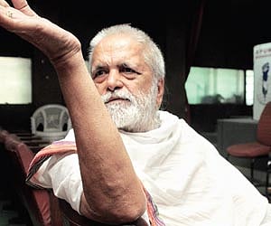 Vice-president of Andhra Pradesh Archaka Samakhya Soundar Rajan addressing a press conference in Hyderabad. (Photo | EPS)