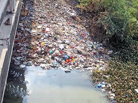 Garbage dumped in the Musi River near the Langer House-Attapur bridge obstructs the flow of the water| Sathya keerthi