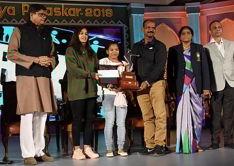Weightlifter Jhilli Dalabehera conffered with 27th Ekalabya Award in Bhubaneswr on Friday. (Photo | Biswanath Swain, EPS)