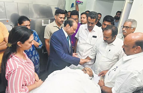 M A Yusuffali paying last respects to Thomas Chandy at Aster Medcity in Kochi