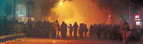 Police force patrol a deserted road at Daryaganj. (Photo | EPS, Shekhar Yadav)