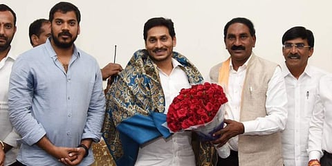 Beeda Masthan Rao (R) joins YSRC in the presence of Andhra CM Y Jagan Mohan Rao (L).