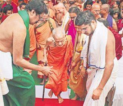 HH Vishveswara Teertha Swamiji of Pejavar Mutt at the event held in Hyderabad |Sathya Keerthi