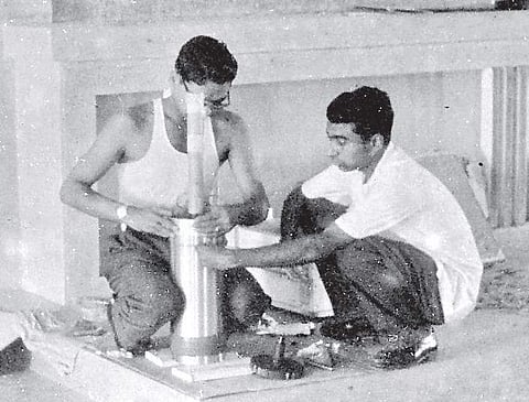 An iconic photograph of Aravamudan and A P J Abdul Kalam in Thumba | SOURCE: ISRO