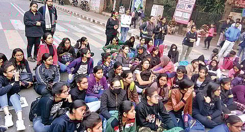 Hostelers from Daulat Ram College are up against their ‘controlling attitude’ of their hostel staff | Express