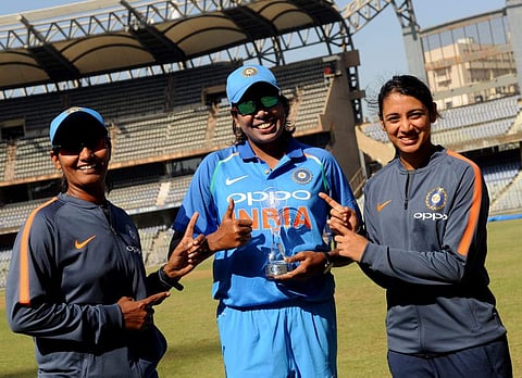 Jhulan Goswami (C) with Shikha Pandey(L) and Smriti Mandhana. (Photo | Twitter/@JhulanG10)