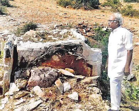 The burial mounds found at Tangeda village of Dachepalli Mandal | Express