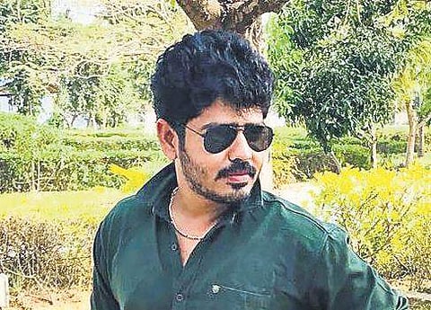 Vignesh Karthick to make sci-fi love story