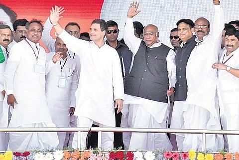 AICC president Rahul Gandhi and other Congress leaders at the party’s Parivartan rally in Kalaburagi | Express