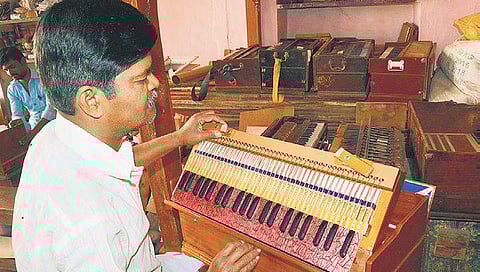 Ashok Koni hard at work making a harmonium in his house at Jantli-Shirur village in Gadag |D Hemanth
