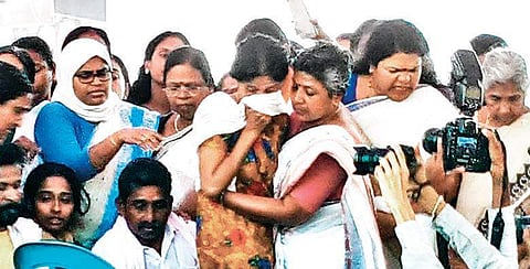 Mahila Congress state president Lathika Subash consoling Sarath Lal’s mother Latha P during a protest meet at Kalliyot near Periya on Tuesday