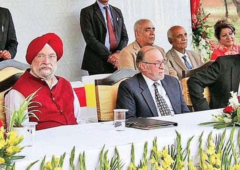 Hardeep Singh Puri, Minister of State for Housing and Urban Affairs, and L-G Anil Baijal during an event to open the renovated market | twitter