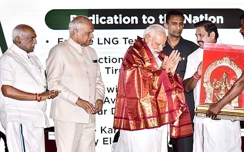 Prime Minister Narendra with TN Chief Minister Edappadi K Palaniswami on his arrival to launch various developmental projects at a function held in Chennai (Photo | P Jawahar/EPS)