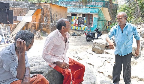 Ashokan and Madhu, natives of Vattayal, a coastal village in Alappuzha, engaged in heated poll discussions | ARUN ANGELA