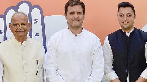 Congress President Rahul Gandhi Sukh Ram and his grandson Aashray Sharma after the two joined INC (File Photo | PTI)