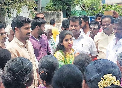 Niranjani, daughter of AMMK candidate Sarubala Thondaiman