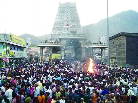 Devotees during Chitra Pournami Tiruvannamalai Arunachaleswarar temple. (File Photo | EPS))