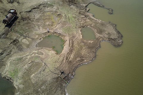 Water is pumped from the Bendsura reservoir into tankers in the Beed district of Maharashtra, where a three-year drought has led to crop failures. (Photo | Bloomberg)