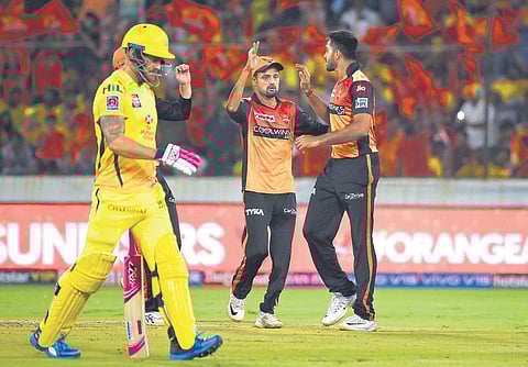 Sunrisers Hyderabad’s all-rounder Vijay Shankar (right) got rid of Chennai Super Kings’ top-scorer Faf du Plessis in Hyderabad on Wednesday | r satish babu