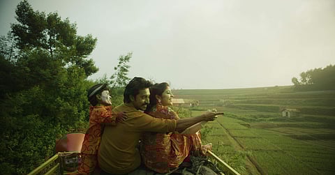 Madhampatty Rangaraj and Shweta Tripathi in Mehandi Circus.