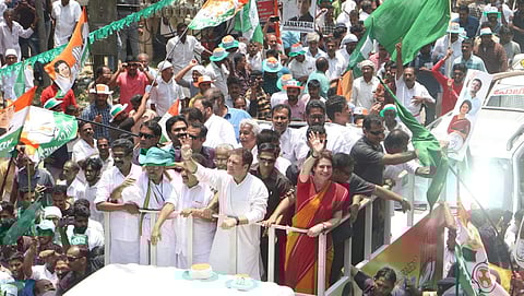 Congress President Rahul Gandhi and AICC general secretary Priyanka Gandhi greeting party workers in Wayanad. (Photo | TP Sooraj, EPS)