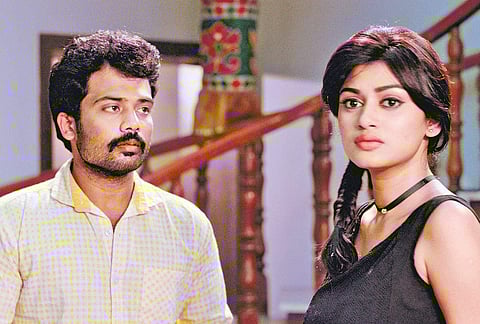 Prithvirajan and Oviyaa in 'Ganesha Meendum Santhipom'.